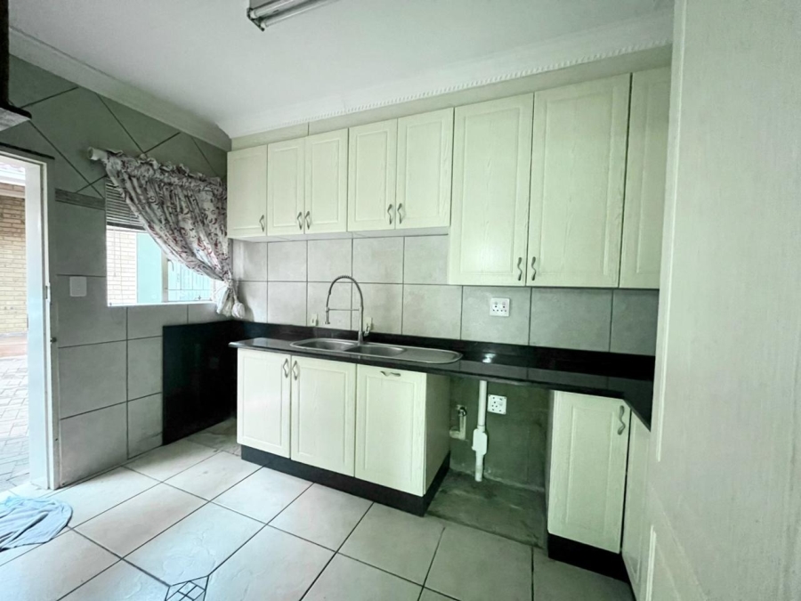 5 Bedroom Property for Sale in Safari Gardens North West